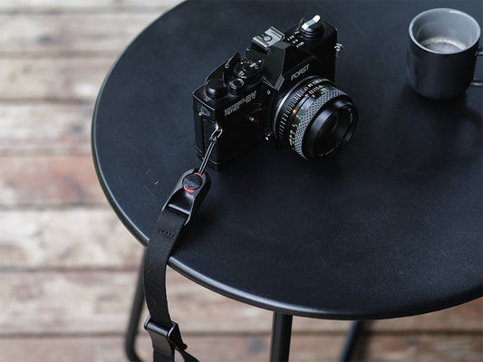 Handschlaufe Peak Design Verschluss Schwarz NERO von seam strap für Digitale Kameras oder analoge