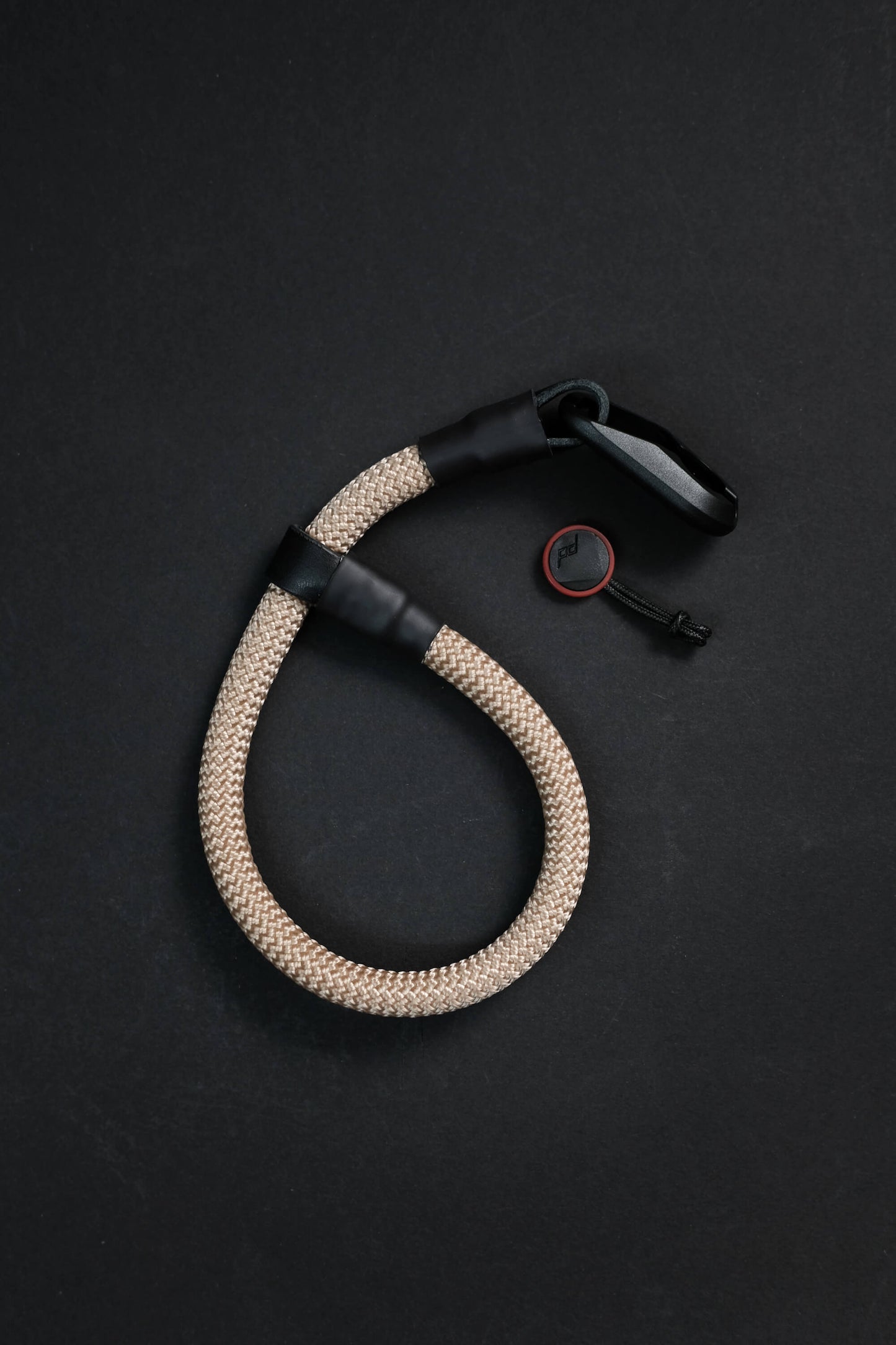seam strap Premium Rope Kamera-Handschlaufe mit Leder und Schnellverschluss von Peak Design für Fotografen. In verschiedenen Farben.