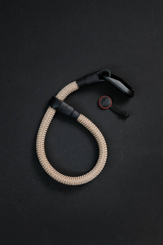 seam strap Premium Rope Kamera-Handschlaufe mit Leder und Schnellverschluss von Peak Design für Fotografen. In verschiedenen Farben.