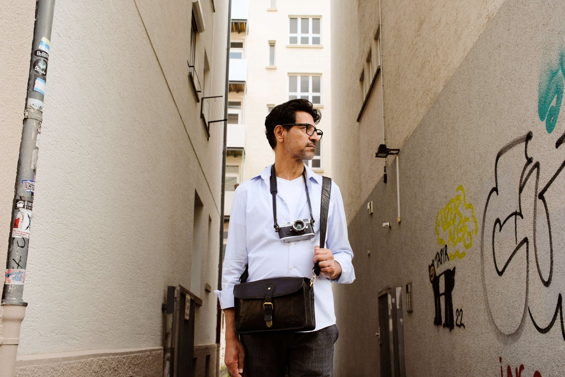 Kameragurte Leder seam strap hergestellt in Deutschland. In Schwarz und Cognac