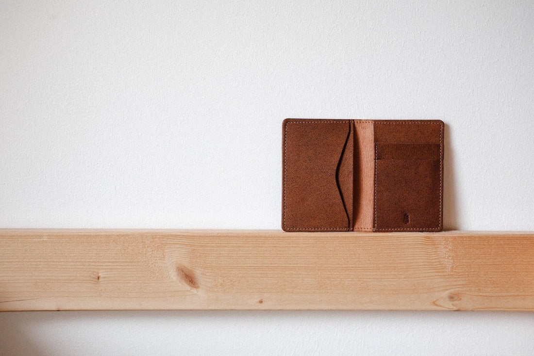 seam strap Wallet braun aus Leder für Karten