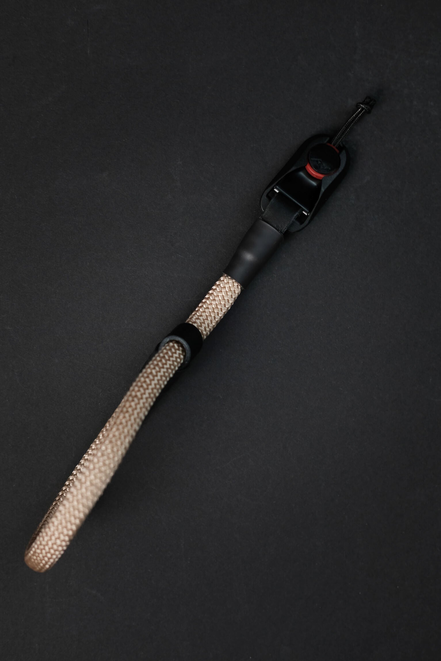 peak design Verschluss Anchor und Handschlaufe seam strap