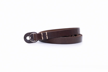 Premium Kameragurt aus Leder in braun von seam strap mit Schutzleder