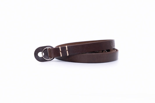 Premium Kameragurt aus Leder in braun von seam strap mit Schutzleder