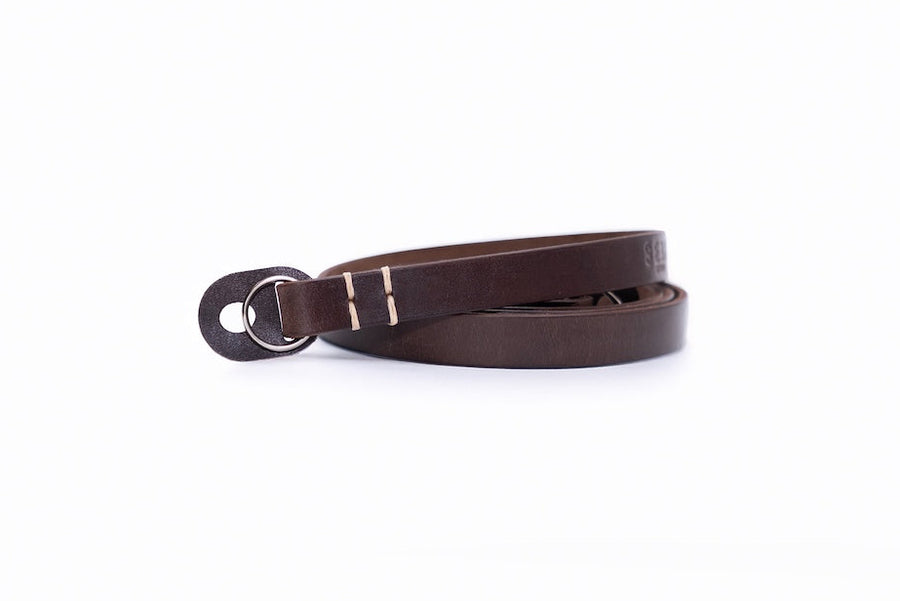 Premium Kameragurt aus Leder in braun von seam strap mit Schutzleder