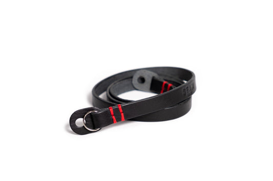 Kameragurt Schwarz aus Leder - Pflanzlich gegerbte Kameragurte von seam strap, hergestellt in Deutschland