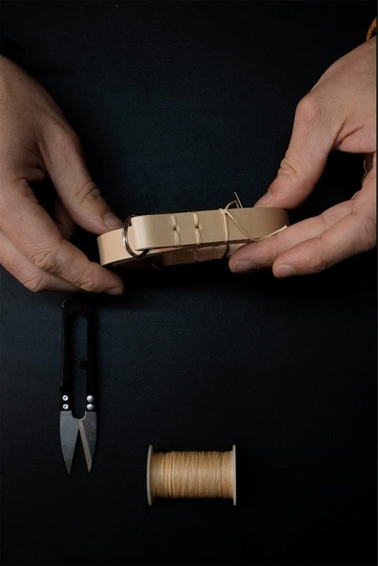 Premium Kameragurt von seam strap in Beige aus hochwertigem pflanzlich gegerbtem Leder