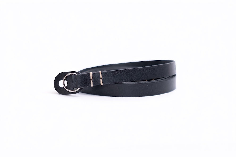 Schwarzer Kameragurt aus Leder in schwarz seam strap Kameragurte