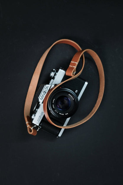 Schmaler Kameragurt aus Leder für Kamera. Pflanzlich gegerbtes Leder. Kameragurte seam strap