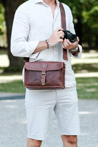 Kameratasche aus Leder im Vintage Stil erhältlich in schwarz und braun. seam strap steht für hochwertiges Fotoequipment und Lederwaren.