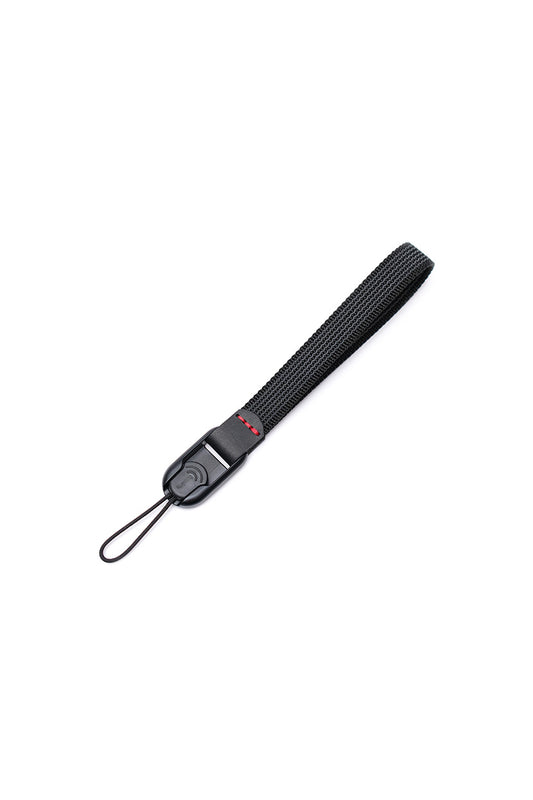 Schwarze Kamerahandschlaufe von SEAM STRAP mit 20 mm breitem Nylonband, SmallRig-Schnellverschluss und Lederlasche.