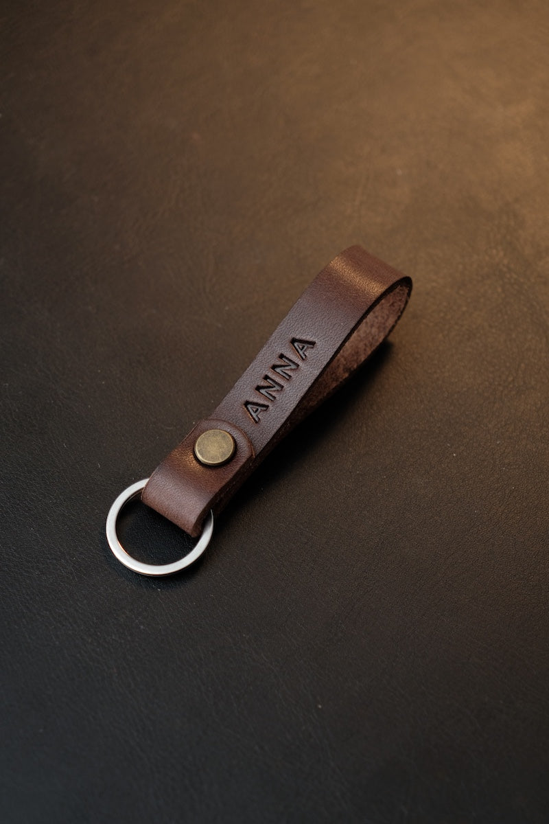 Personalisierter Schlüsselanhänger als Geschenkidee aus Leder mit Namen