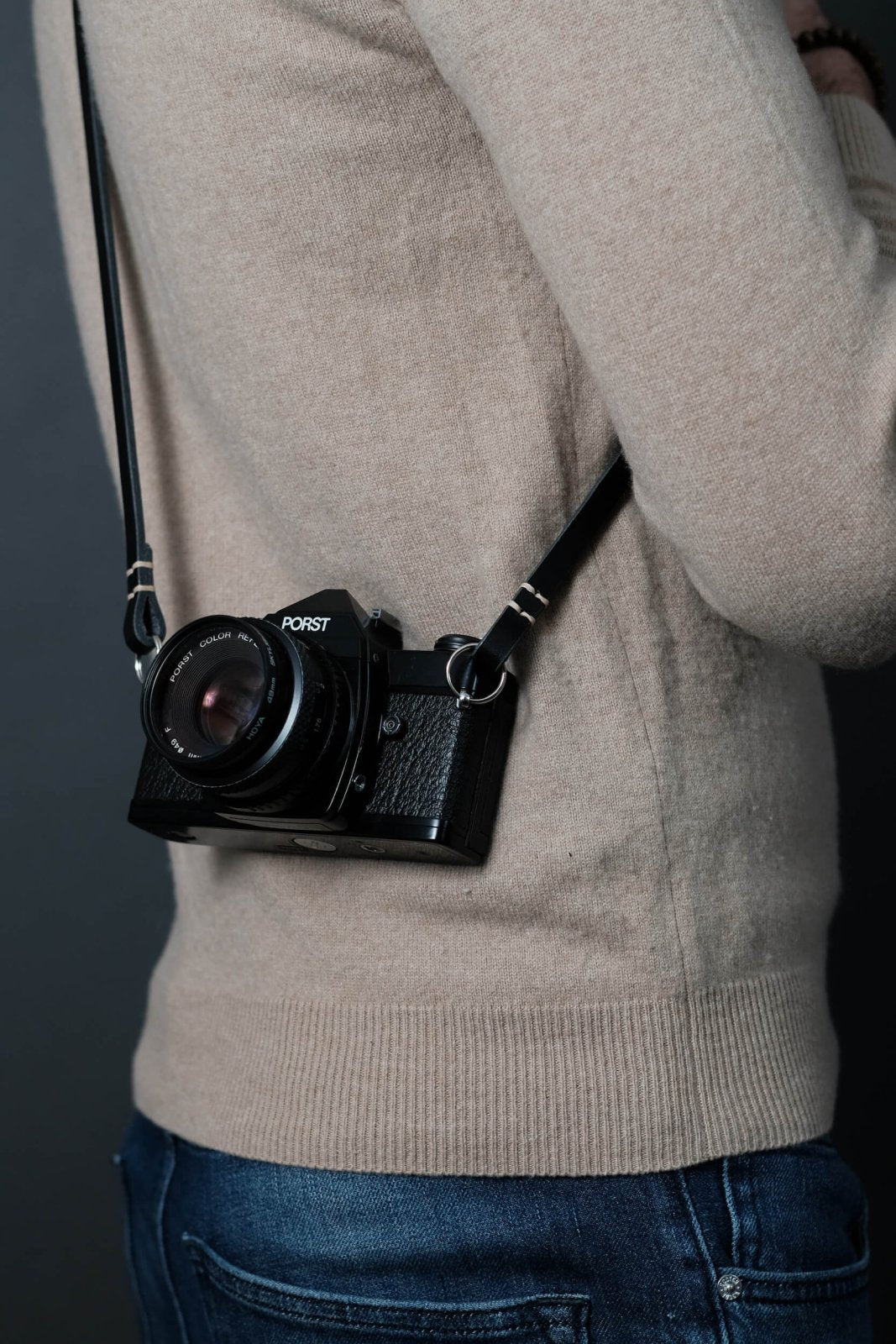 Schwarzer Kameragurt schmal aus hochwertigem Leder seam strap