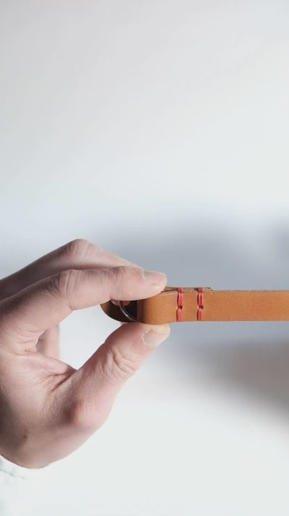Kameragurt aus Leder in Cognac oder Schwarz von seam strap. Kamera Tragegurt