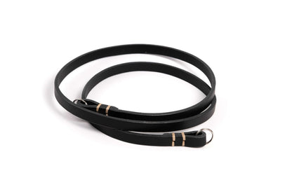 Schmaler schwarzer Kameragurt aus Leder von seam strap. Point and shoot Kameragurte