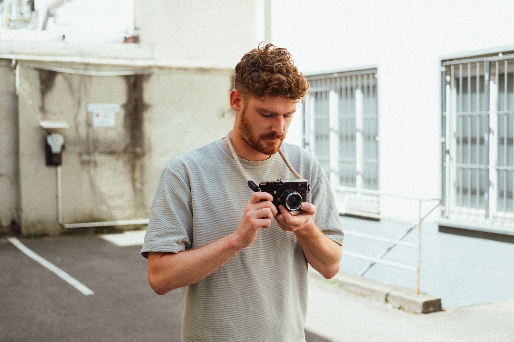 Kameragurte aus Leder für Leica, Fuji, Ricoh und analoge Kameras. Hergestellt in Deutschland aus Premium Leder
